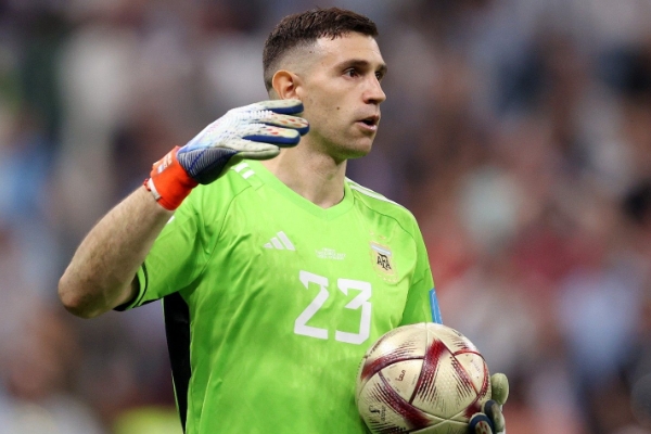 莫佩調(diào)侃撞傷萊諾成就大馬?。骸半y道他不應(yīng)該對我心存感激嗎？”