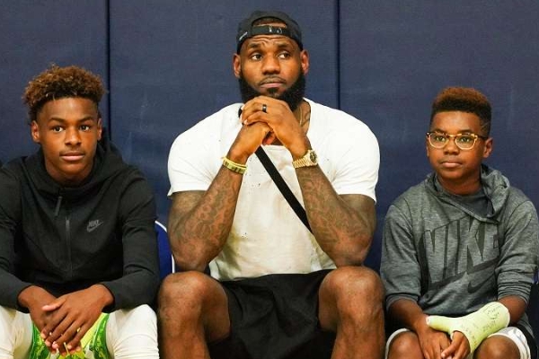 詹姆斯有幾個(gè)兒子？